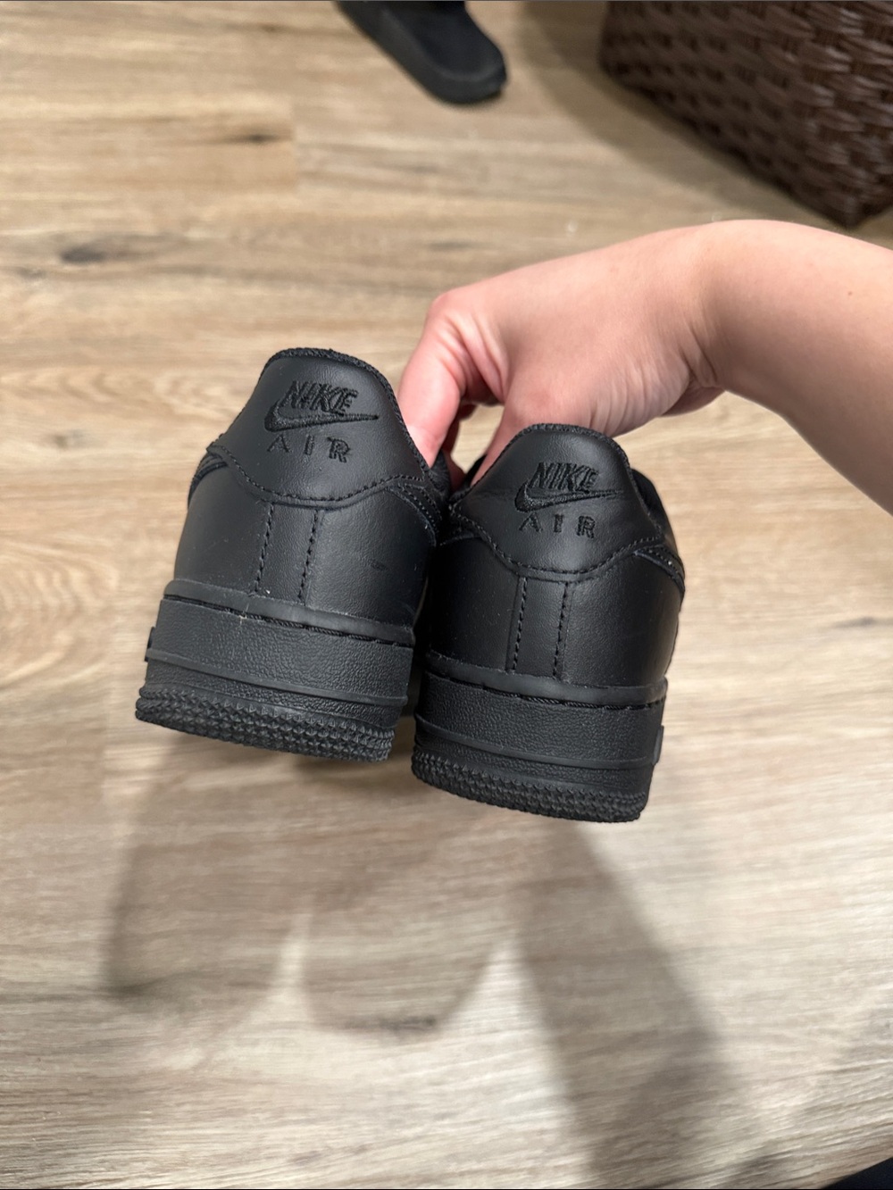 Nike Kids Black Low-Top Swoosh Sneakers - Picture 6 of 8